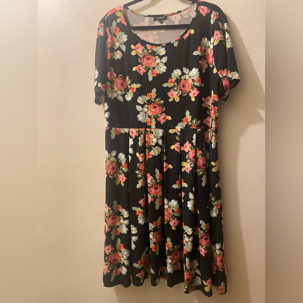 women’s 3X Floral Black Dress with pockets